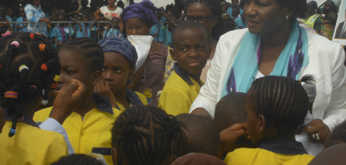 Excellence scolaire Du matériels didactique destinée aux meilleures élèves de Douala 2eme