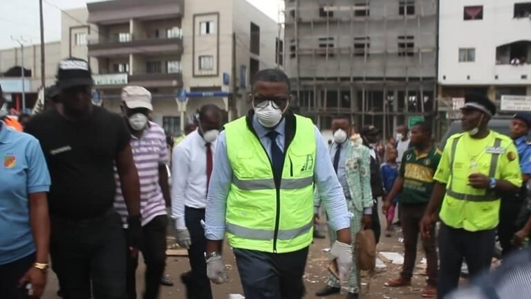 Lutte contre le Covid-19 à Douala 3ème :                                                                                                                        Valentin EPOUPA sensibilise les populations