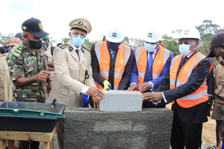 Centre de vie des transporteurs terrestre :                                                                                                              Ngallè Bibehe pose la 1ère Pierre de construction de l’édifice de Ngoulentang