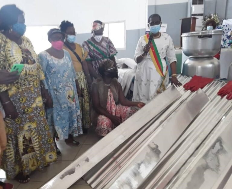 Soutien aux Unités d’Économie Sociale de Douala 5ème  :  Le geste Honorable d’Elise Pokossy Doumbè