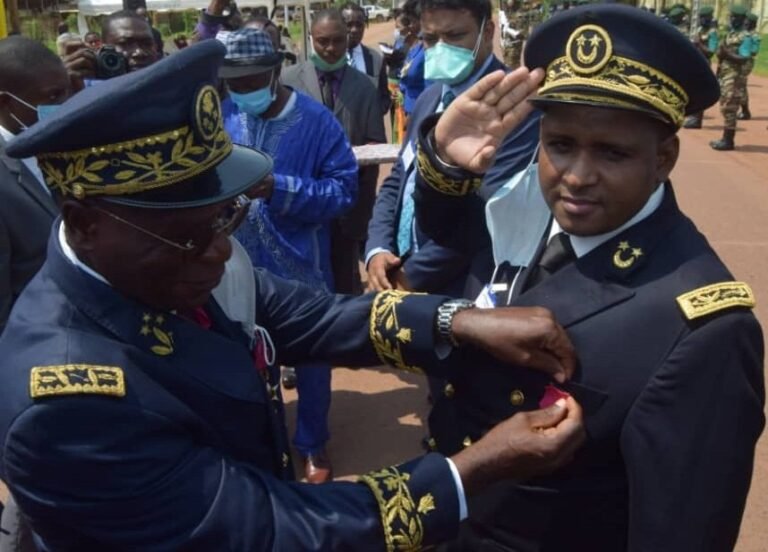Reconnaissance :                                                                                                                                                       NOUHOU BELLO élevé au Rang de Chevalier de l’Ordre National de la Valeur