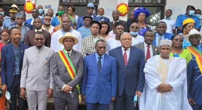 Kribi :                                                                                                                                                                                      Emmanuel SABIKANDA et Emile parfait SIMB s&rsquo;accordent les violons.