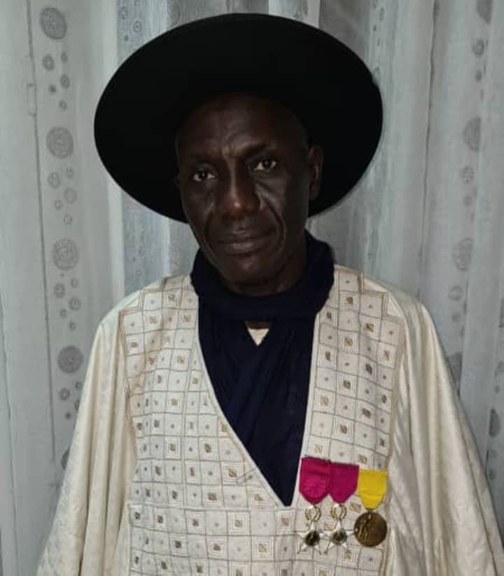 Ordres Nationaux : Sa Majesté, Dr. Emmanuel POHOWE Élevé à la Dignité d’Officier de l’Ordre National de la Valeur