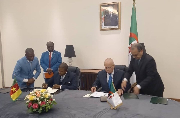 Coopération: Le Cameroun et l’Algérie Signent un Accord-Cadre dans le domaine des transports et de la météorologie